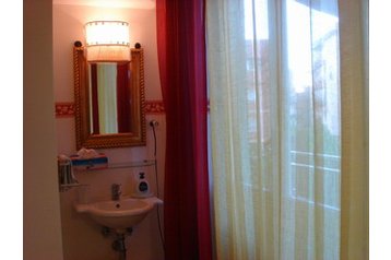 Italia Privát Roma, Esterno